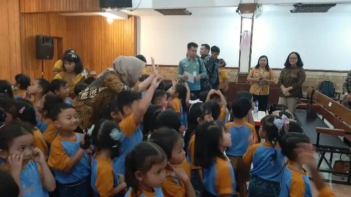 Launching Buku Dongeng Berubah Jadi Panggung Keceriaan Bersama Wawali Solo, Astrid Widayani 2406 sekata wawali
